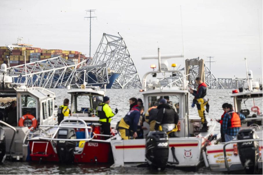 Esfuerzos de busqueda tras accidente de buque carguero en Baltimore
