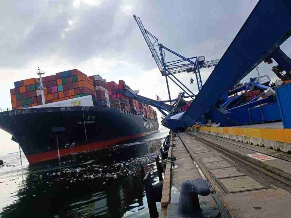 Portacontenedores propiedad Taiwanesa causa accidente puerto turco